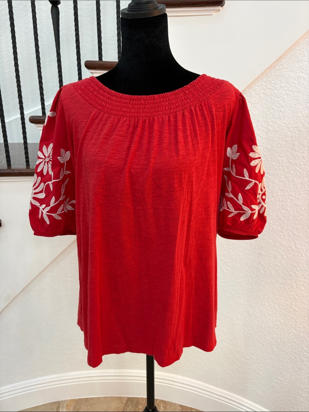 Women's Red Embroidered Puff-Sleeve Short Sleeve Top